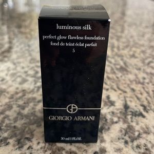 Giorgio Armani Luminous Silk Flawless Foundation Shade 5